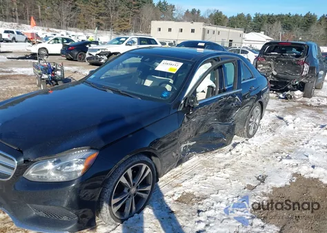 2016 Mercedes-Benz E 350 4Matic z USA, uszkodzony, nr VIN WDDHF8JB8GB201844